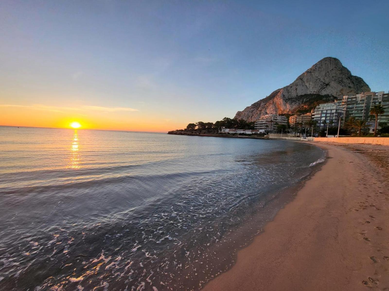 Calpe Beach II - Sea & Pool View Apartment Kültér fotó